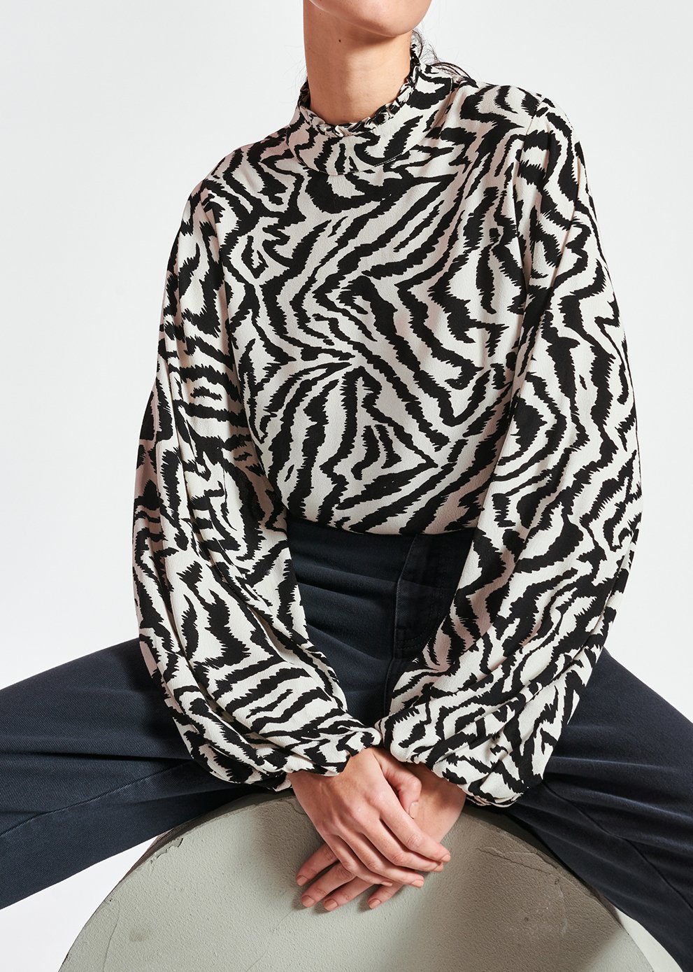 Top met zwart-witte zebraprint RE—SSENTIEL tweedehands photo 3