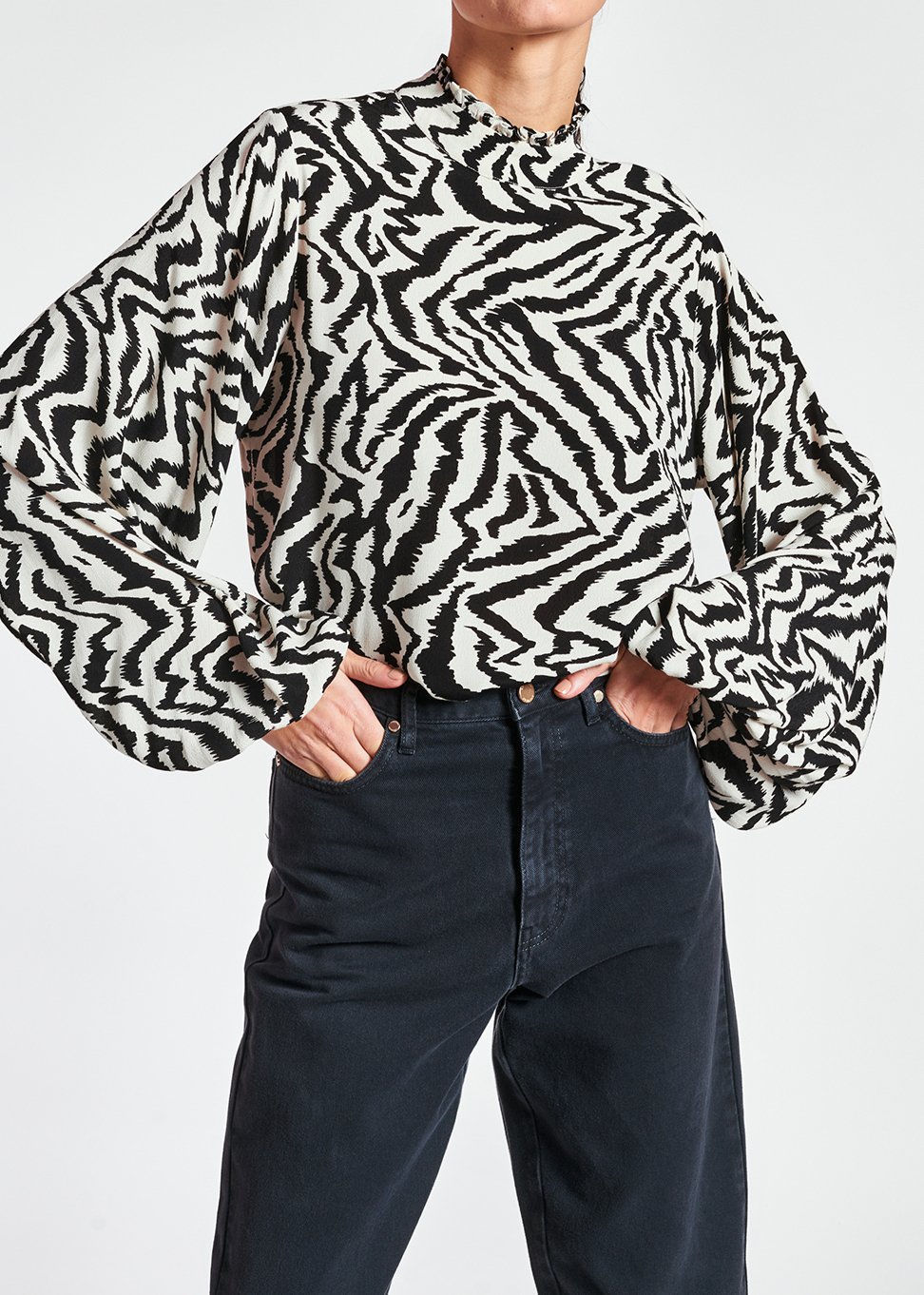 Top met zwart-witte zebraprint RE—SSENTIEL tweedehands photo 7
