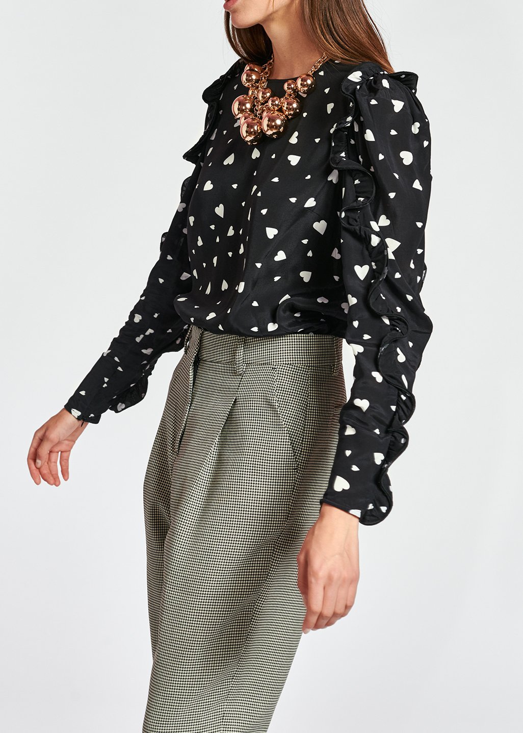 Black heart-print top with ruffled sleeves RE—SSENTIEL second-hand photo 3
