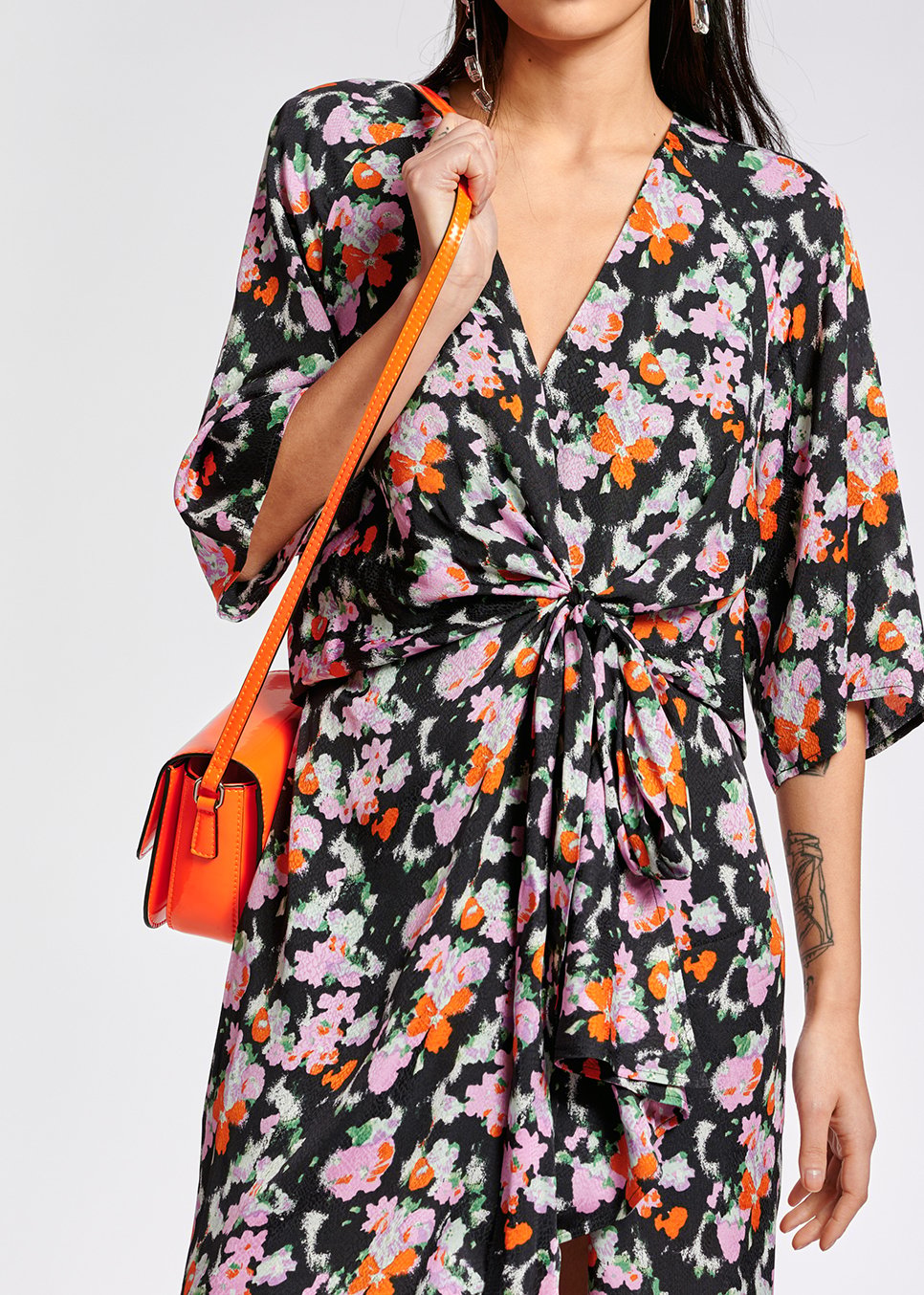 Donkerblauwe midi-jurk met print RE—SSENTIEL tweedehands photo 7