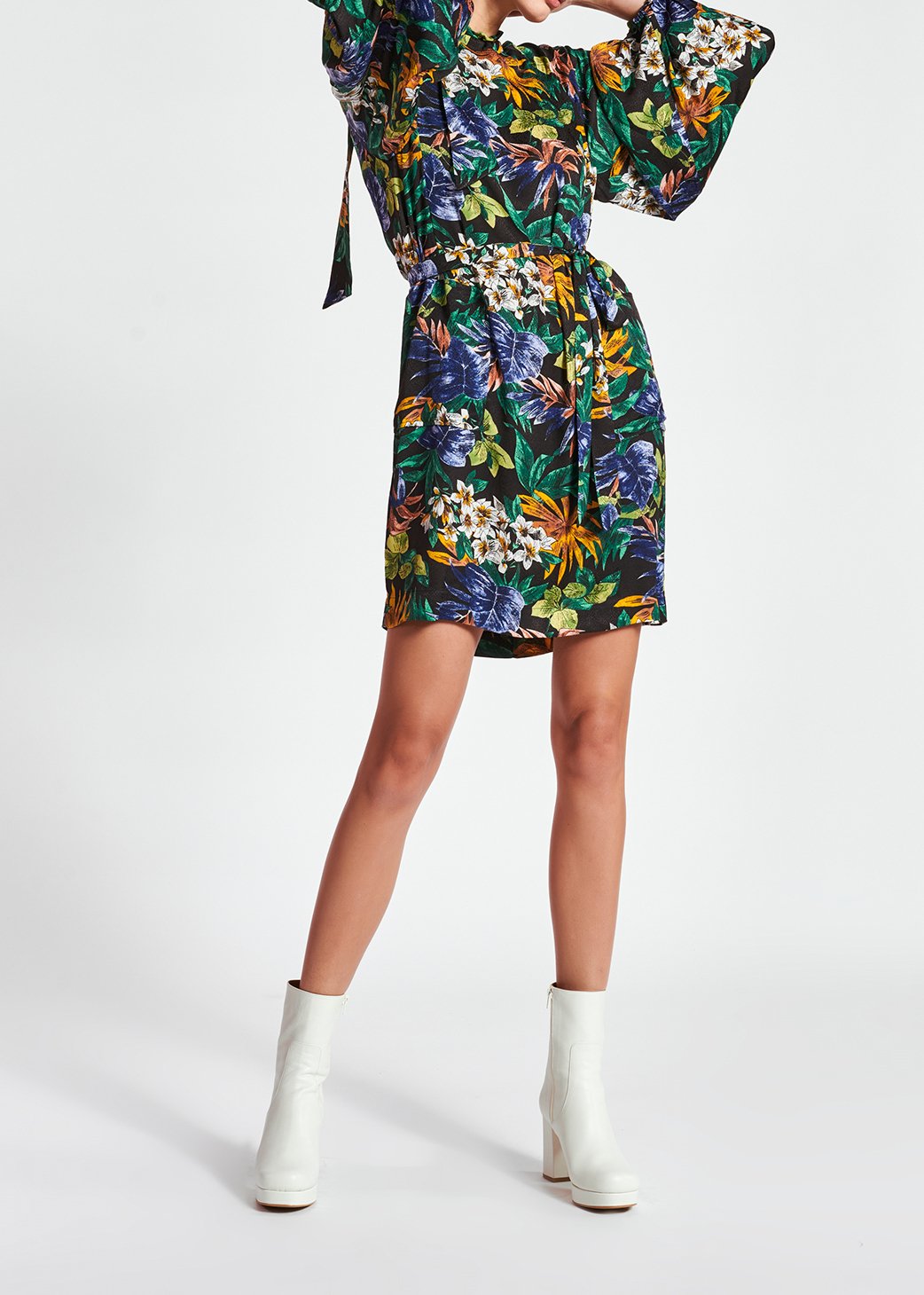 Mini robe noire à  fleurs avec noeud RE—SSENTIEL seconde main photo 4