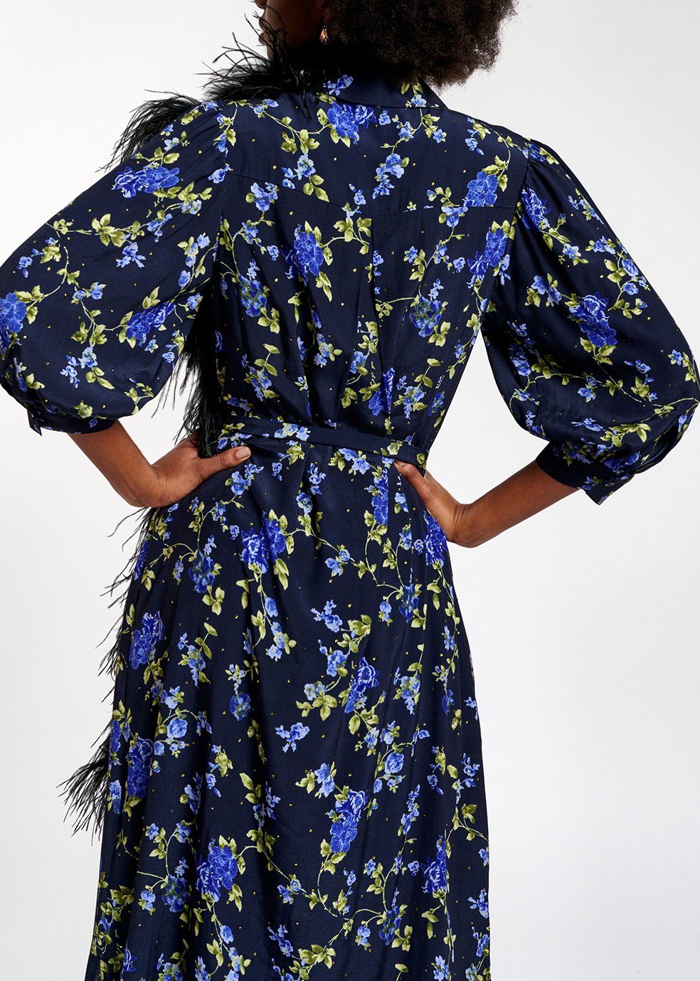 Donkerblauwe hemdjurk met bloemen RE—SSENTIEL tweedehands photo 5