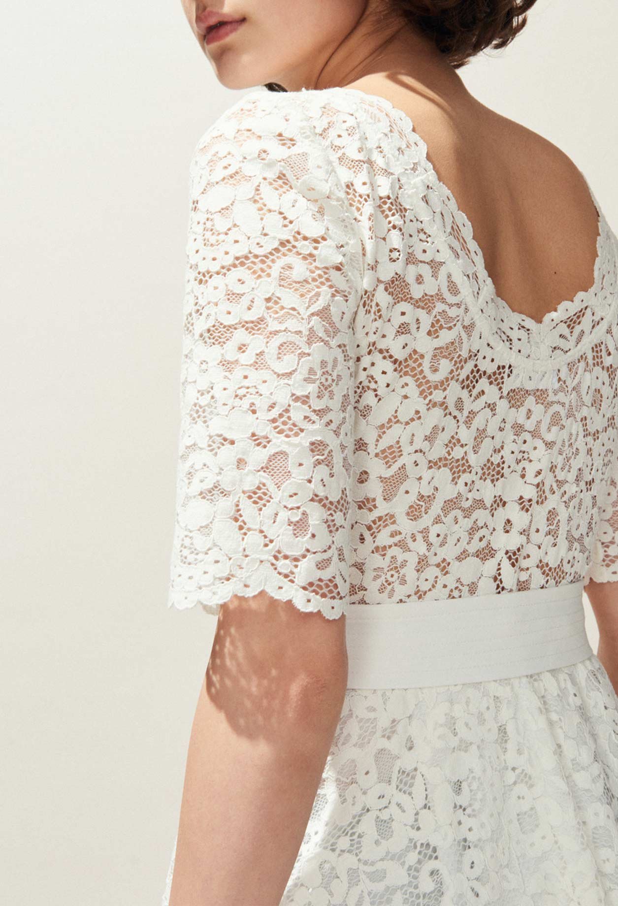 Photo produit Robe En Dentelle Ceinturée numéro 1