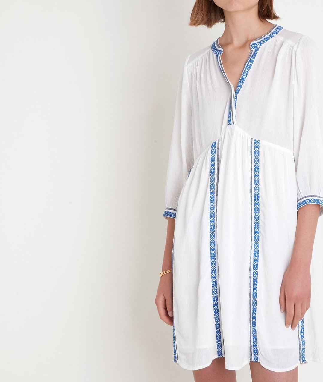 Robe courte fluide et brodée blanche Stella Maison 123 seconde main photo 1