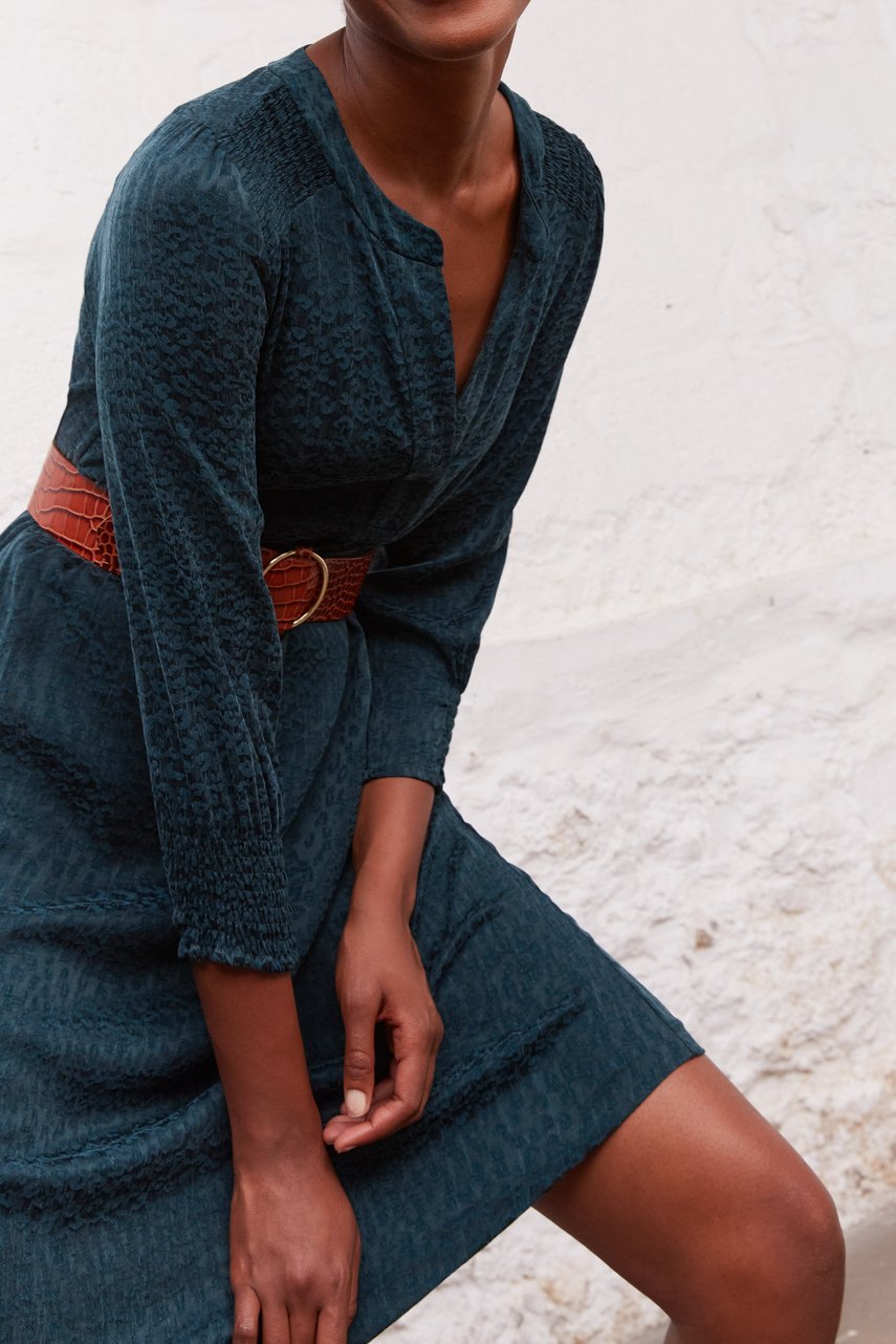 Robe loose en jacquard cupro - TUANA Gerard Darel seconde main photo 5