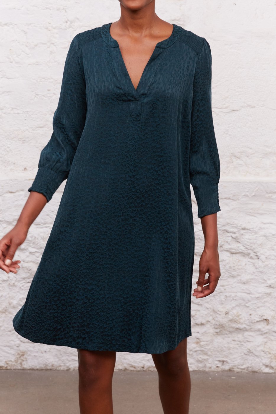 Robe loose en jacquard cupro - TUANA Gerard Darel seconde main photo 3
