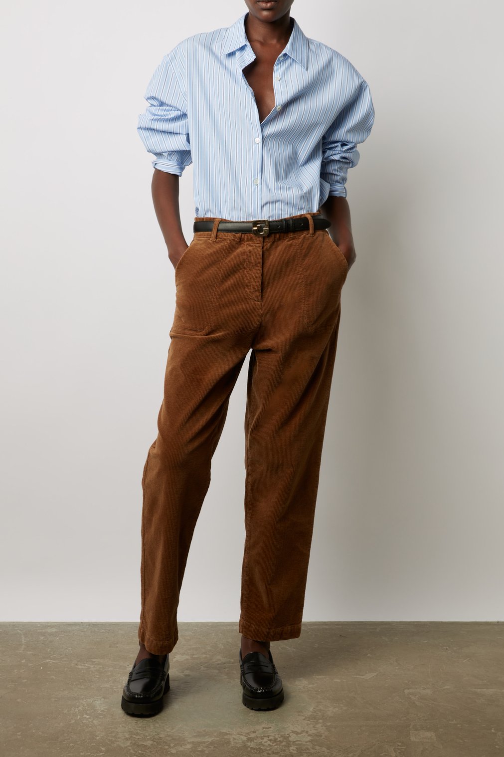 Pantalon cargo en velours lisse - ELISABETH Gerard Darel seconde main photo 6
