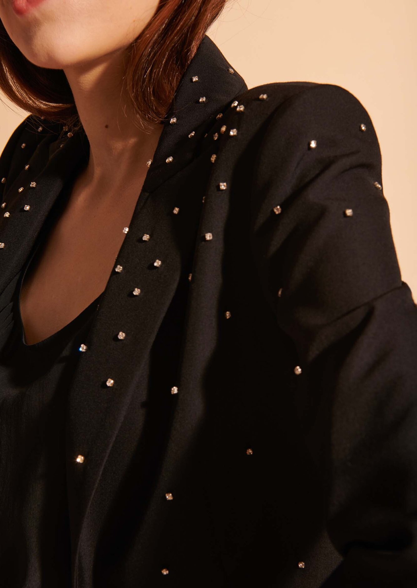 Veste Violine noire en laine vierge brodée de strass Tara Jarmon seconde main photo 4
