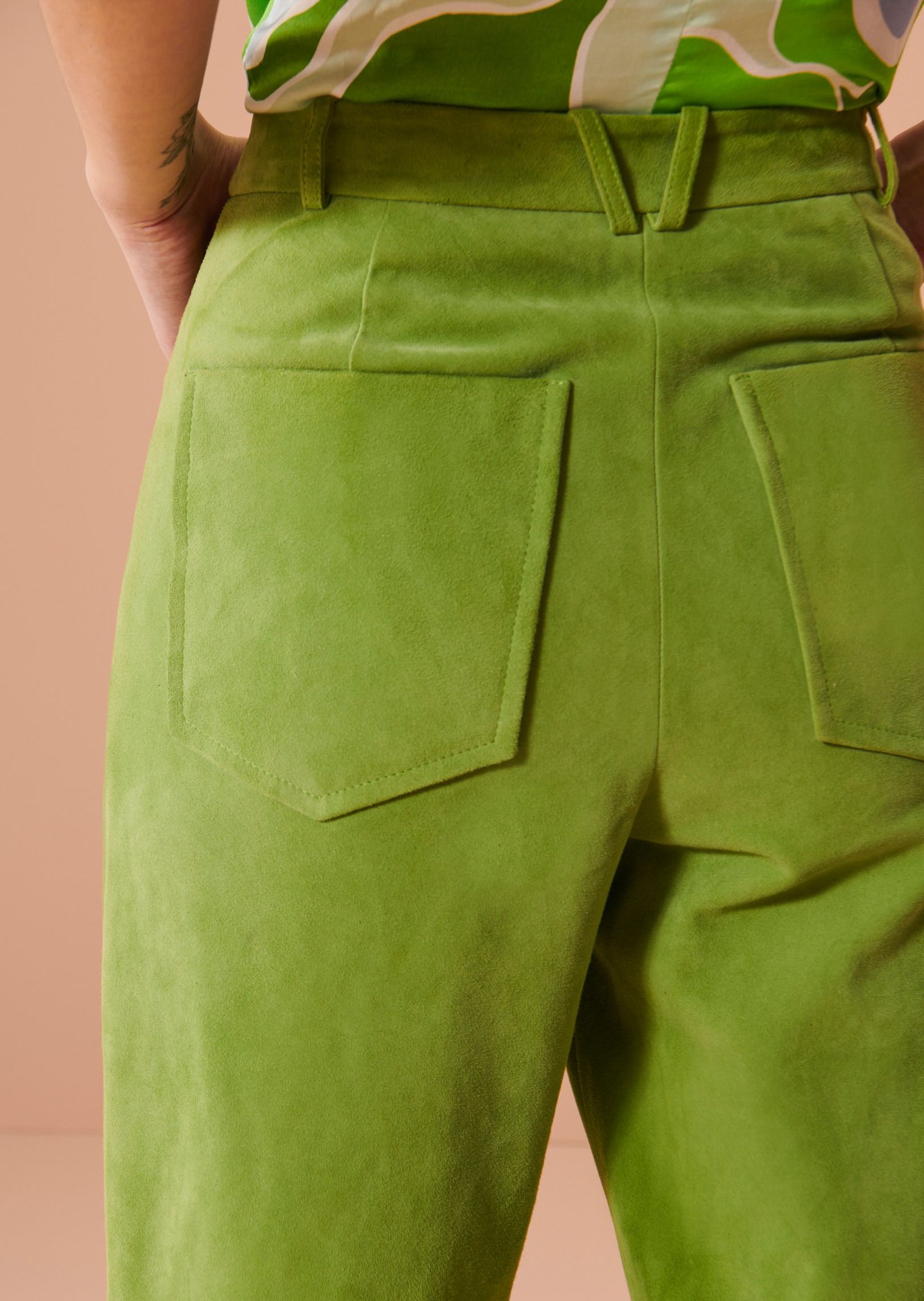 Pantalon Prosperi vert kaki en cuir suédine Tara Jarmon seconde main photo 6