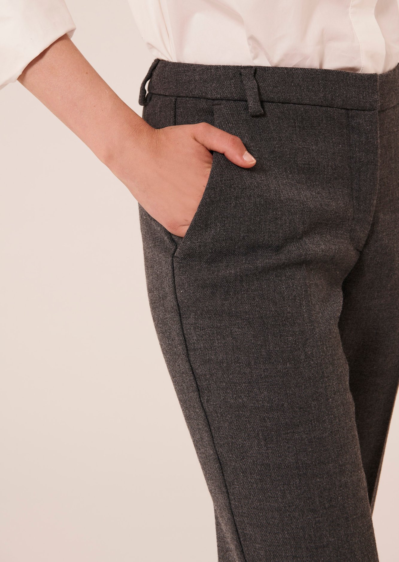 Pantalon Pampille gris en laine tailleur Tara Jarmon seconde main photo 3