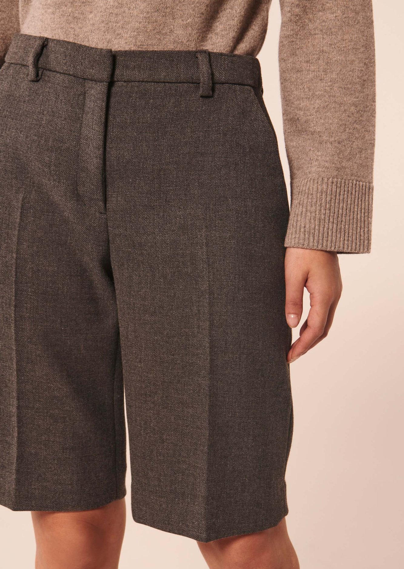 Short Safia gris en toile tailleur Tara Jarmon seconde main photo 3