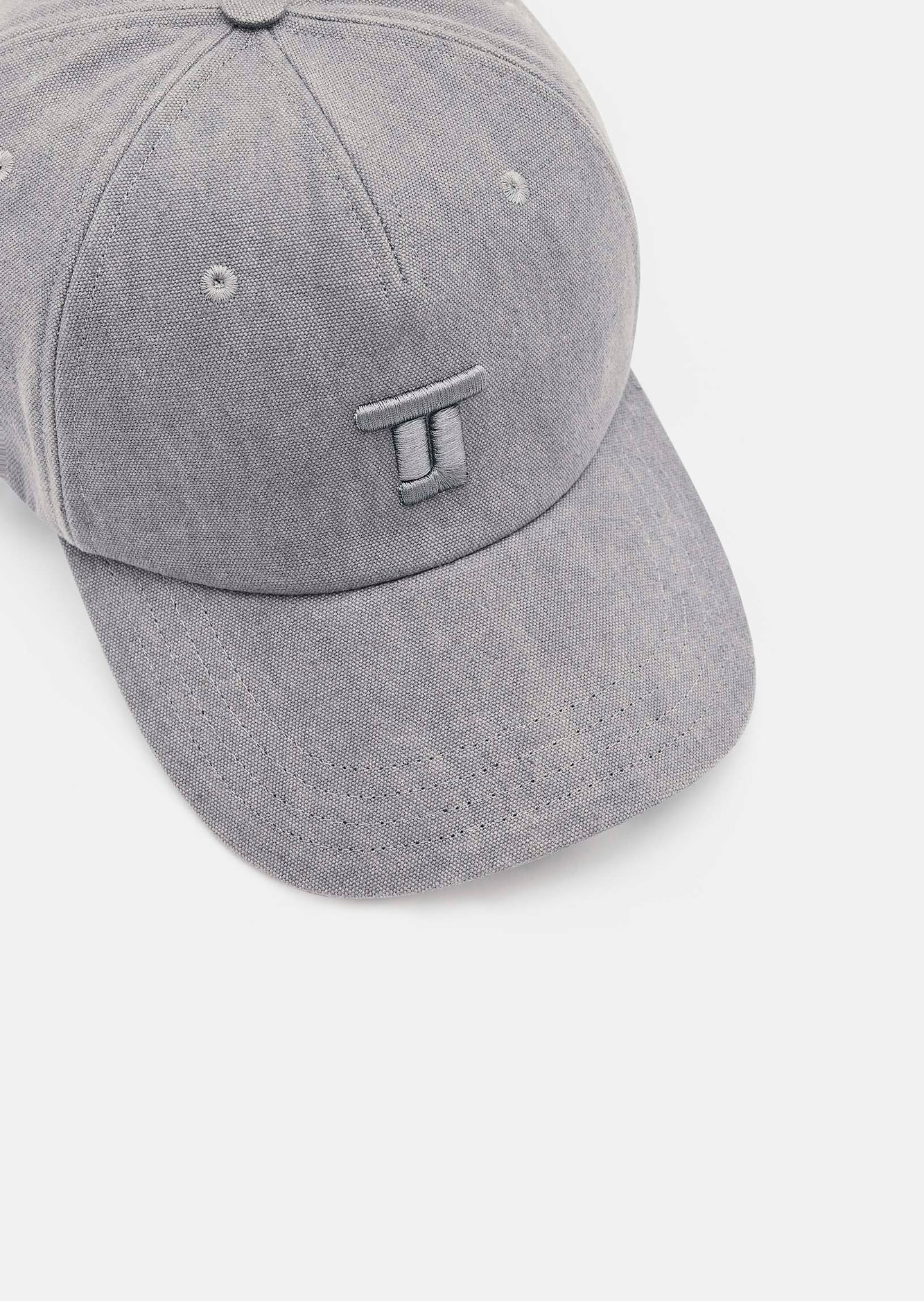 Casquette grise en denim Carole Tara Jarmon seconde main photo 2