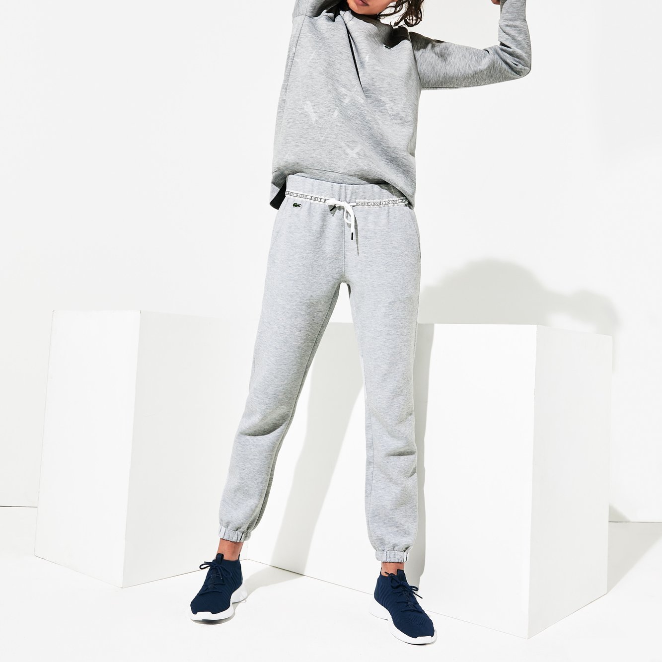 Jogging femme Lacoste seconde main photo 2