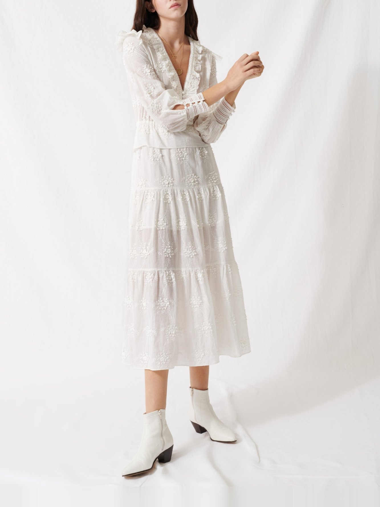 Photo produit Robe écrue à volants et broderies numéro 1