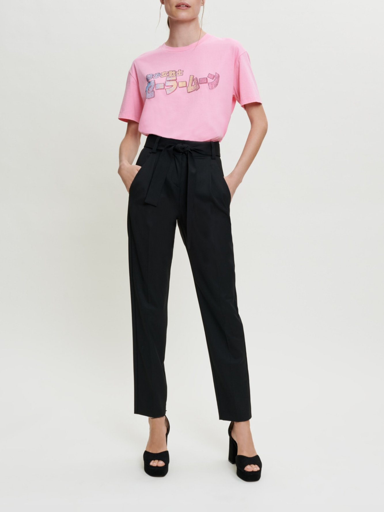 Product photo High-waisted, belted pants number 1