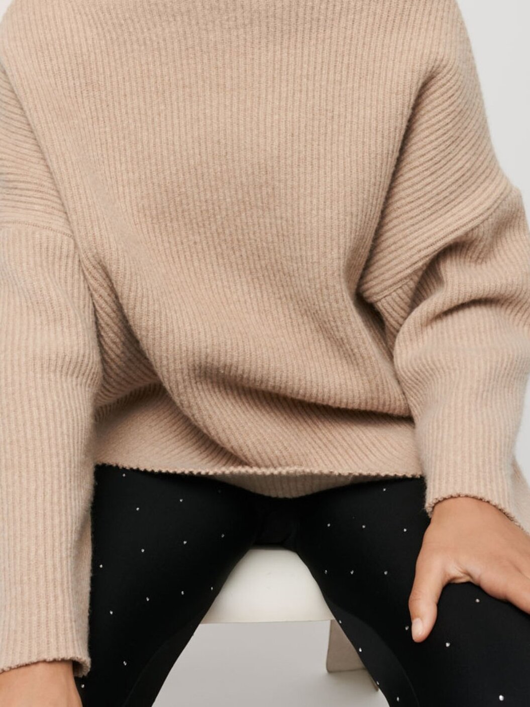 Product photo Oversized alpaca turtleneck pullover number 1