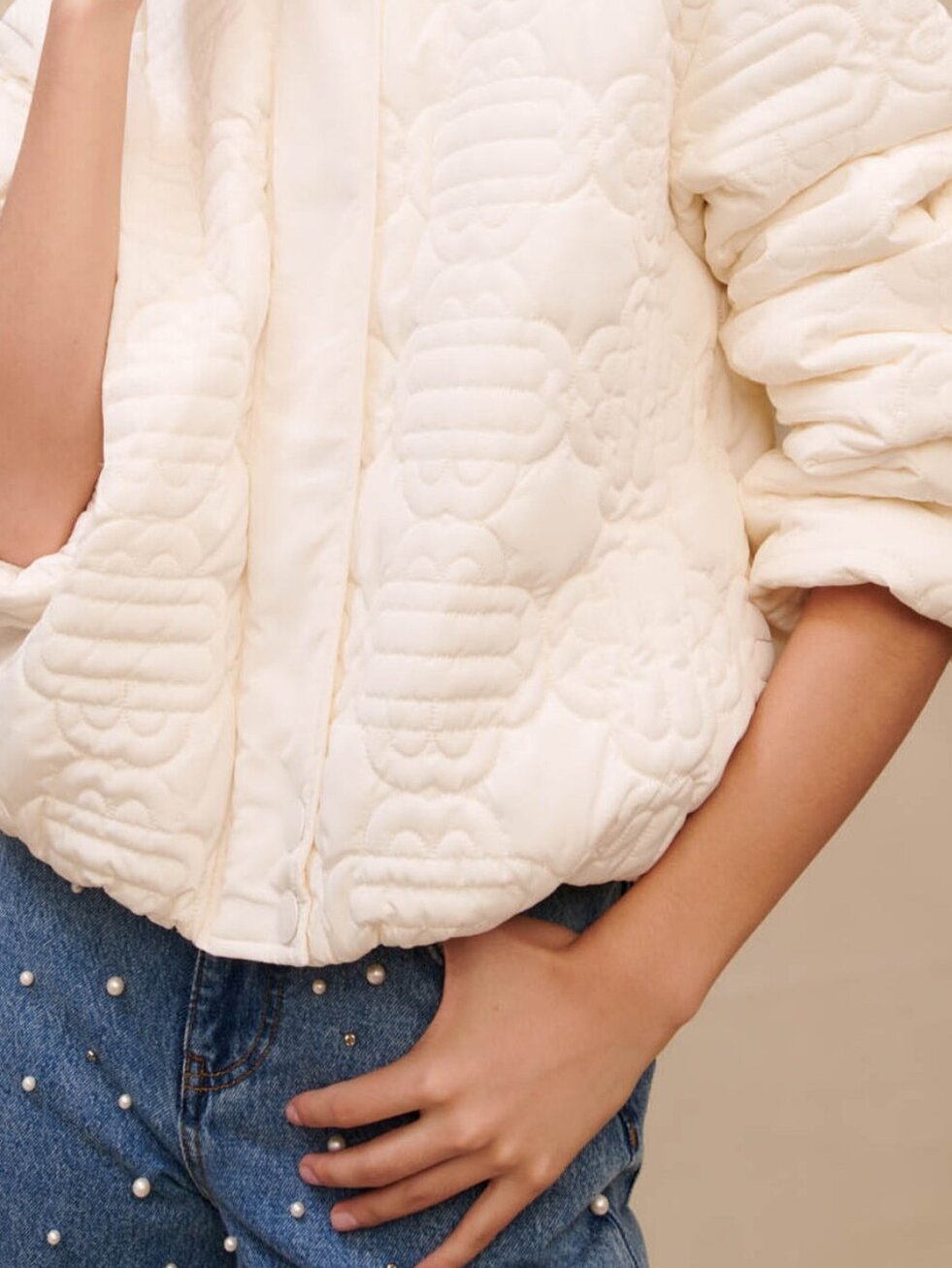 Product photo Short white puffer jacket number 1
