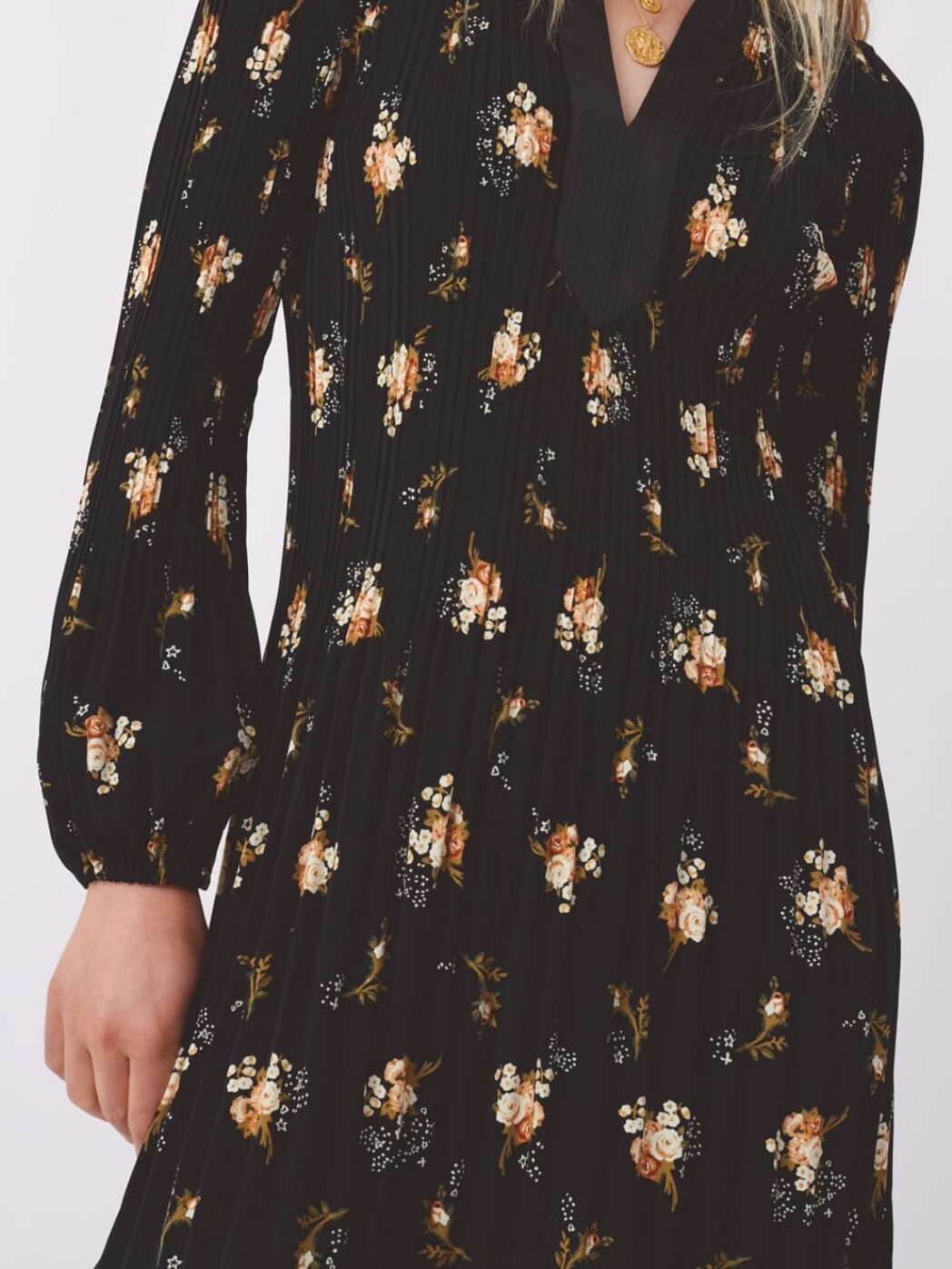 Photo produit Robe plissée et imprimée à col satin numéro 1