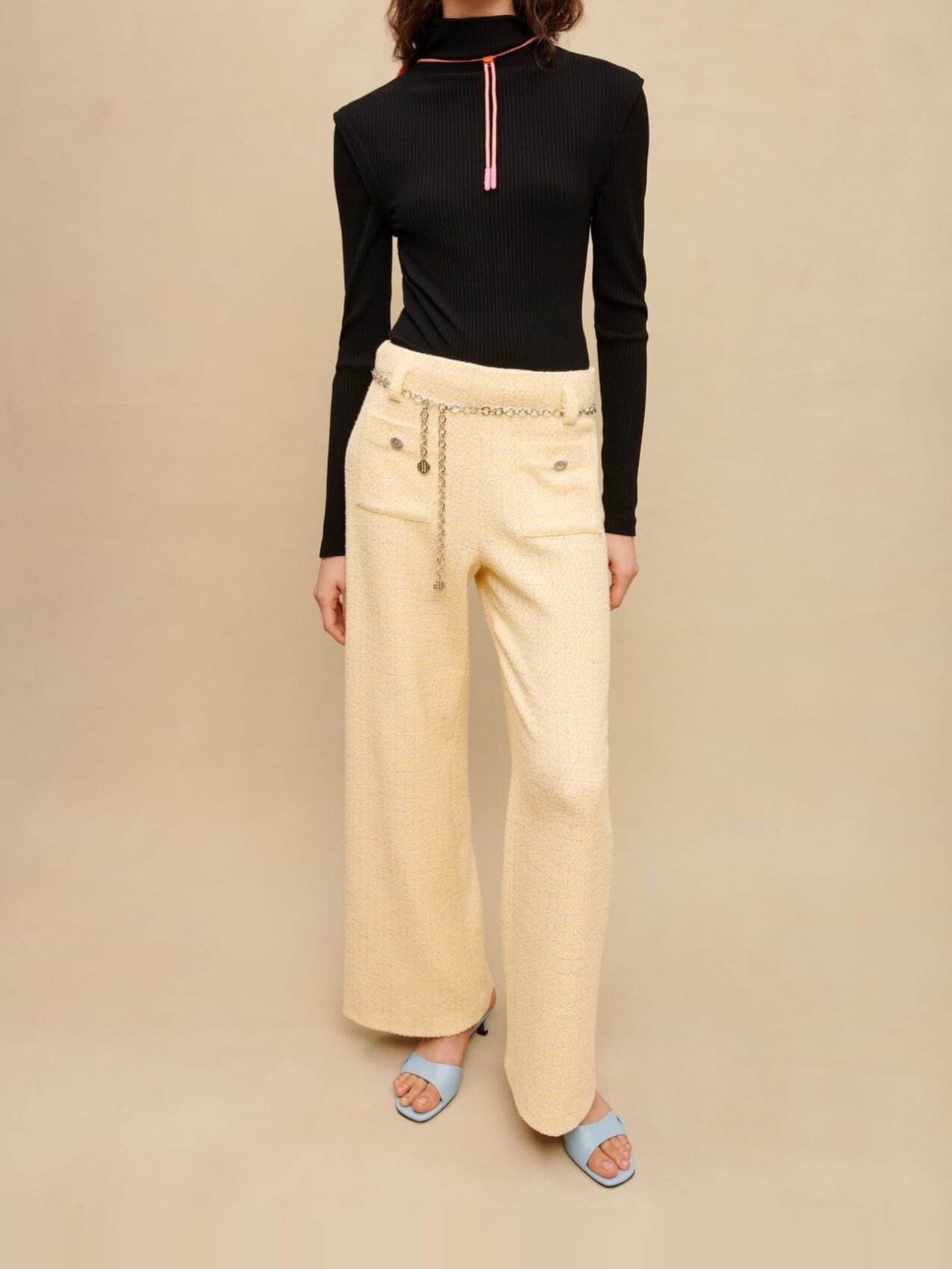 Pantalon ceinturé en tweed jaune Maje seconde main photo 2