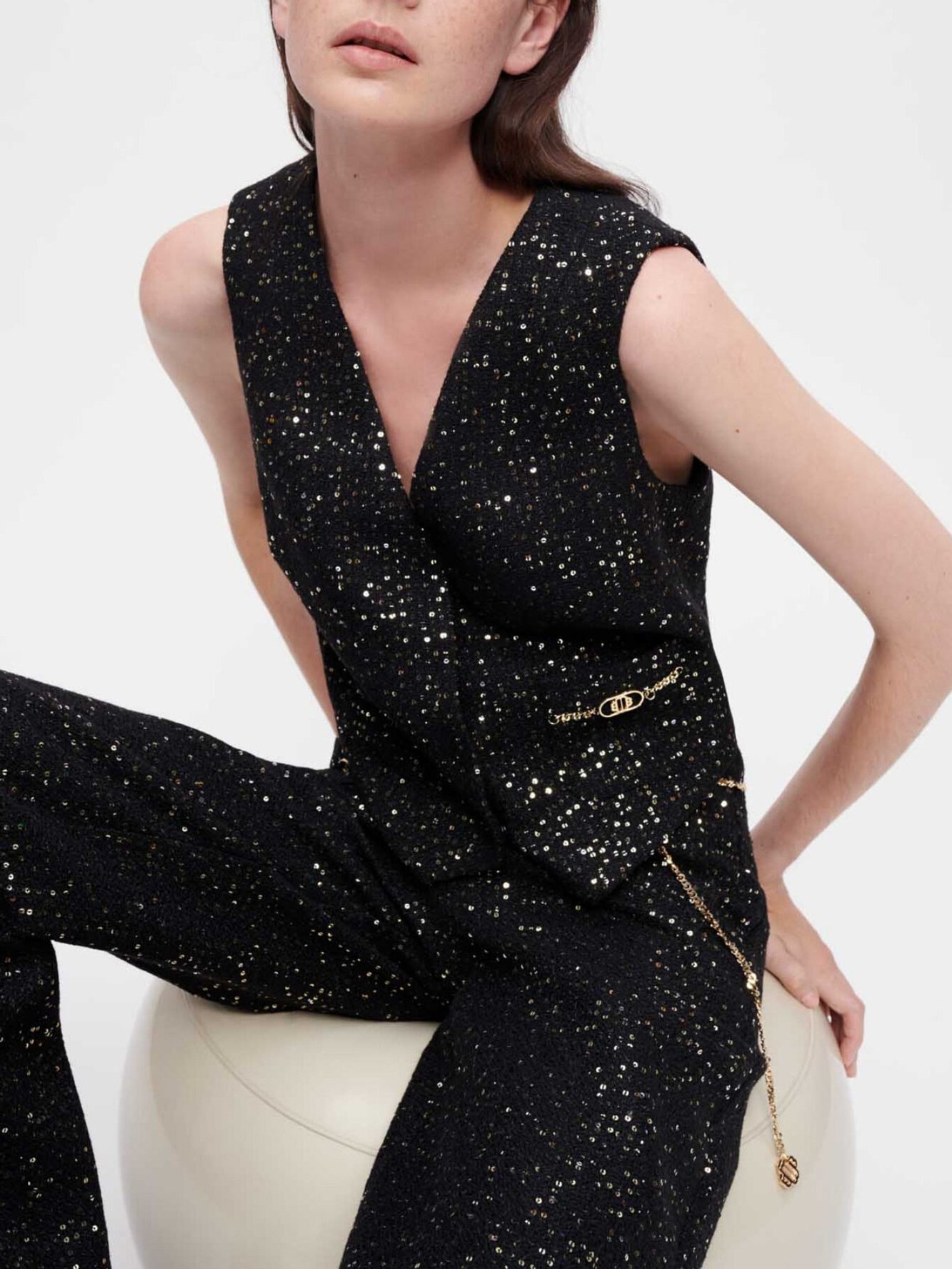 Product photo Sequin tweed sleeveless jacket number 1