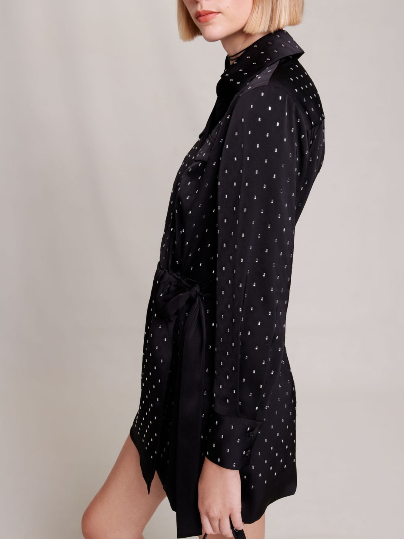 Photo produit Robe courte satinée à strass numéro 1